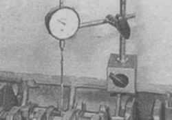 14.9 Измерьте биение коленчатого вала