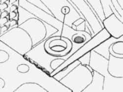 12.16 Установите уплотнительное кольцо (1) в отверстие крышки цепи и нанесите герметик на стык крышки и головки